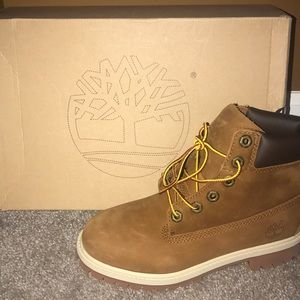 Juniors boy size 4 Timberland boots